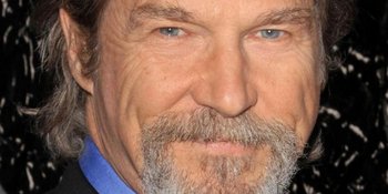 Jeff Bridges Tegakkan Keadilan Sampai ke Alam Baka