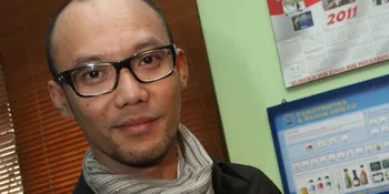 Sidang, Yoyo Tanpa Keluarga, Rossa dan Padi