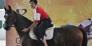 Jatuh Dari Kuda, Larasati Tak Menyerah