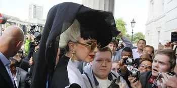 Album Baru Lady GaGa Terjual Lebih Dari 1 Juta Kopi