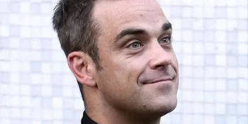 Pengen Dandan Ala Robbie Williams?