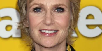 Jane Lynch Jadi Host Emmy Awards
