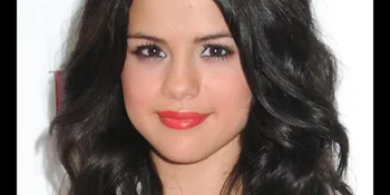 Dikritik, Selena Gomez Hapus Adegan Kuda Pink