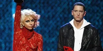 Eminem 'Singgung' Lady GaGa di 'A Kiss'