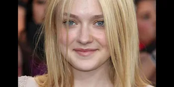 Dakota Fanning Resmi Lulus SMA