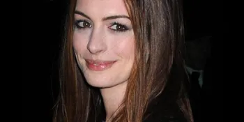 Anne Hathaway Bogem Stuntman 'BATMAN'!
