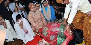Minta Ijin, Shezy Idris Cium Kaki Kedua Ortu