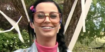Ada Kenny G, Hanson, Rebecca Black di Klip Baru Katy Perry!