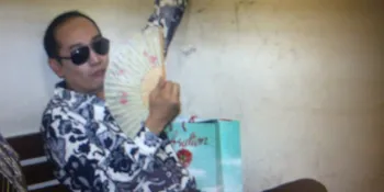 Disidang Adjie Notonegoro Tampil Trendy