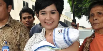 Sedih, Joy Tobing Selalu Peluk Anak