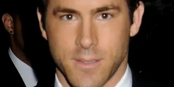 'GREEN LANTERN' Libas 'MR. POPPER' ke Puncak Box Office