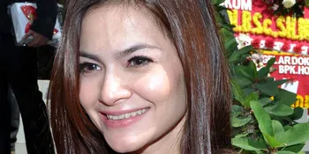 Tanpa Suami, Cut Tary Datangi Acara Hotman