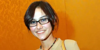 Zee Zee Shahab - Prabu Revolusi Teman Biasa?