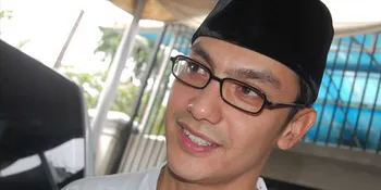 Zainuddin MZ di Mata Gunawan