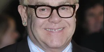 Ups, Elton John Bertamu di Pernikahan Yang Salah!