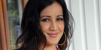 Andi Soraya Kembali Berpose Seksi