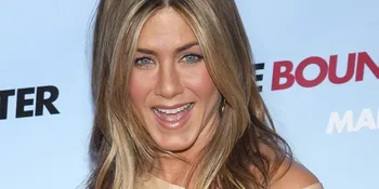 Tangan dan Kaki Jennifer Aniston Disemen