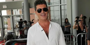 OMG! Simon Cowell Pakai Pink!