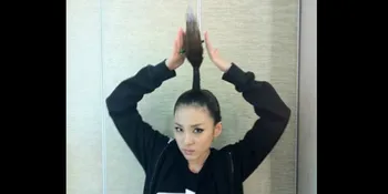 Dara 2NE1 Pamer Rambut Baru