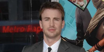 Chris Evans Disiksa Kostum Captain America