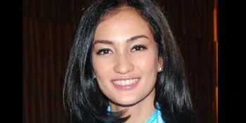 Atiqah Hasiholan Terbiasa Make Up Mandiri