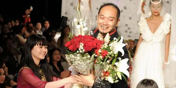 Bikin Pagelaran Busana, Adjie Notonegoro Pantau Via BB