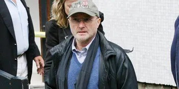 Sakit Punggung, Phil Collins Tinggalkan Acara Awards