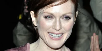 Julianne Moore Kosongkan iPod Demi Sarah Palin