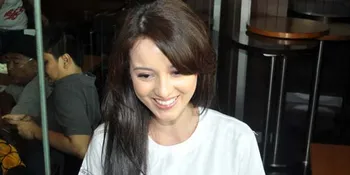 Julie Estelle Kepingin Keliling Indonesia Naik motor