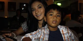 Calon Suami Enno Lerian di Mata Ibunda