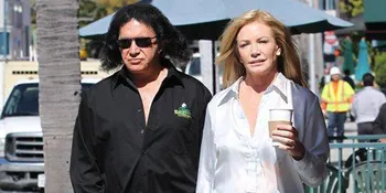 Gene Simmons 'Kiss' Akhirnya Lamar Ibu Dua Anaknya