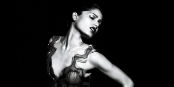 Freida Pinto Pose The Dark Diva!