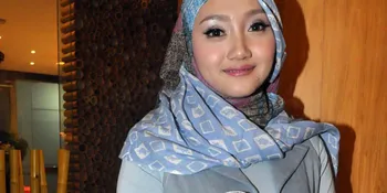 Fitri Widjajanti, Dari Desainer ke Penyanyi