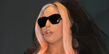 Lady GaGa Tertangkap Basah Mencuri Barang Hotel