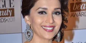 Madhuri Dixit Menangkan Vogue Beauty Legend India