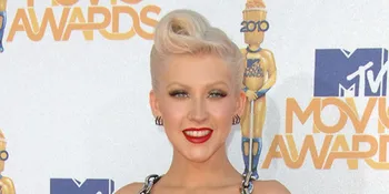 Christina Aguilera Berduet Dengan Eminem?