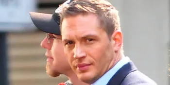 Jadi Musuh Batman, Tom Hardy Mendadak Tuli
