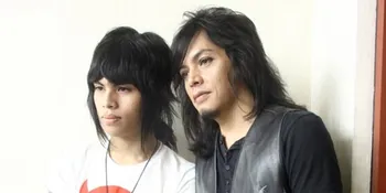 Axel  Tak Terganggu Perpisahan Titi DJ - Ovy Rif