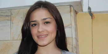 Yasmine Wildblood Rambah Dunia Nyanyi