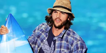 Wah, Ashton Kutcher Nyanyikan 'Teenage Dream'!