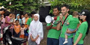 Teuku Zacky dan Para Artis Bersihkan Kampung Pemulung