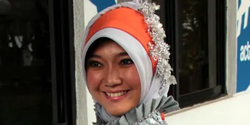 Sulis Jadi Guru Nyanyi