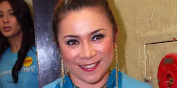 Melly Goeslaw Ajarkan Anak Berpuasa