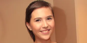 Olivia Jensen Senang Ikut Lomba Panjat Pinang