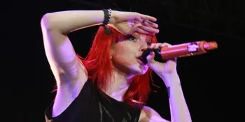 Paramore Rebut Hati Penonton Jakarta