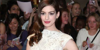 Anne Hathaway Ingin Jadi Biarawati!