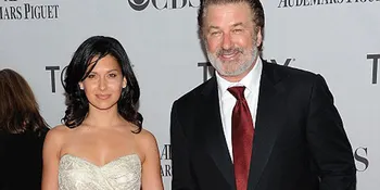 Alec Baldwin Pacari Pelatih Yoga