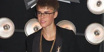 Justin Bieber Tabrakan Mobil!