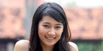 Tak Mudik, Niken Anjani Masak-Masak di Rumah Eyang