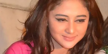 Dewi Perssik - Saipul Jamiell Tak Bisa Bercakap Banyak